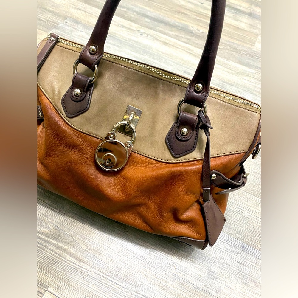 Danier Leather Handbag & Shoulder Bag - Picture 2 of 9